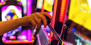 Philippines player spinning slot reels on sz777 app mobile screen